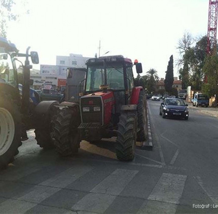 Traktörler tarlada değil, Başkent sokaklarında