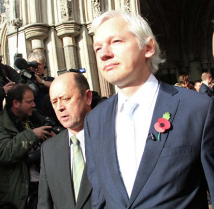 Julian Assange, Londra’da elçilikte sorgulandı