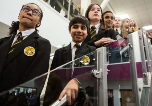 İngiltere’de Müslüman aileler çocuklarını Katolik okullarına yolluyor