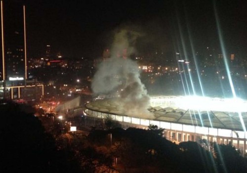 Vodafoe Arena önünde patlama: 20 polis yaralı
