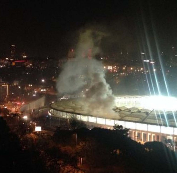 Vodafoe Arena önünde patlama: 20 polis yaralı