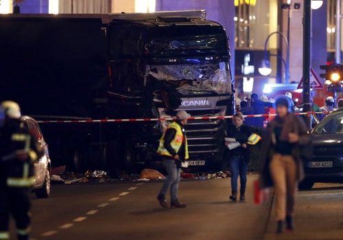 Berlin’de Noel pazarında tırla saldırı: 9 ölü