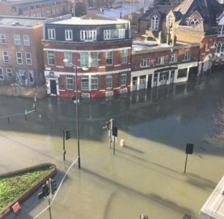 Stoke Newington sular altında kaldı