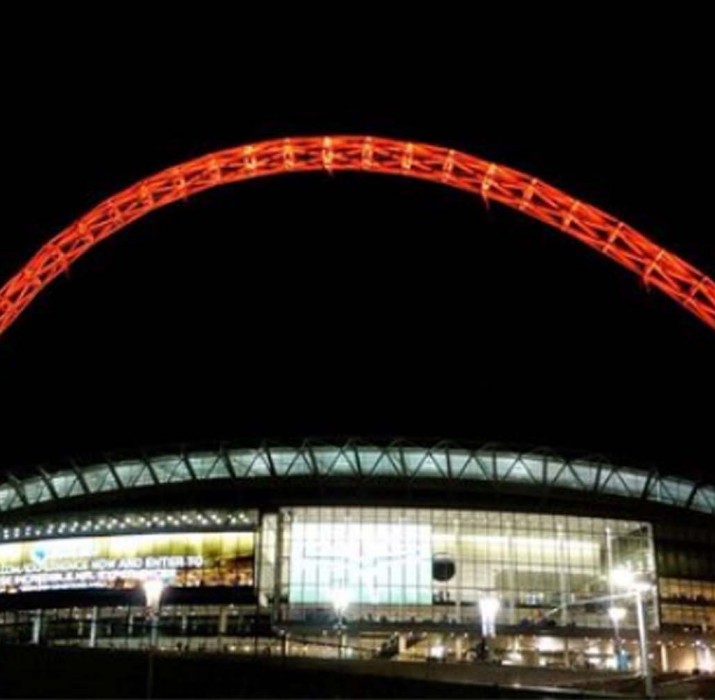 Wembley Stadı’nın ünlü kemeri Türkiye için kırmızı oldu