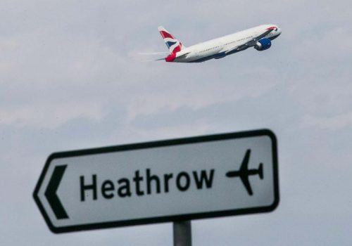 Heathrow Havalanında “terörle bağlantılı” kişi paniği