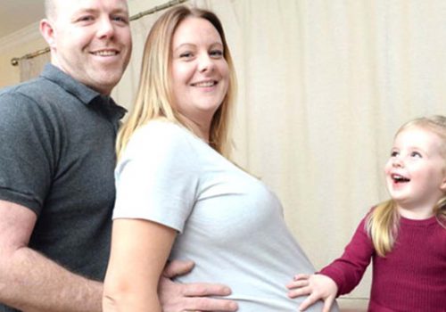 İki ikiz bebeğe aynı anda hamile kaldı!