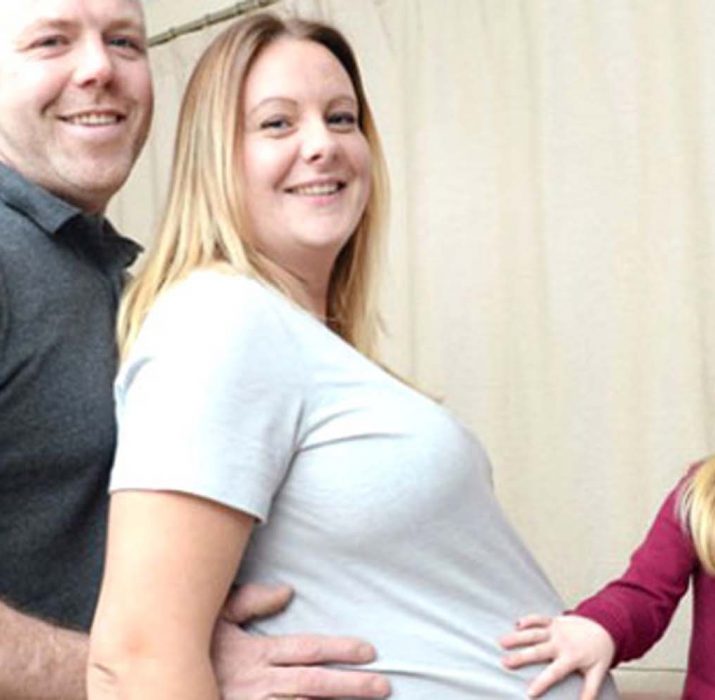 İki ikiz bebeğe aynı anda hamile kaldı!
