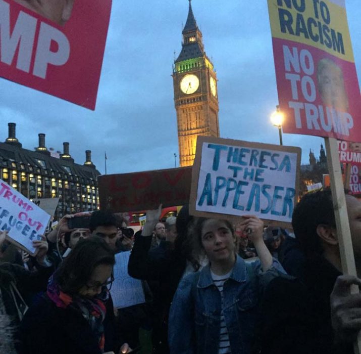 İngiltere’nin Trump’ı ülkeye daveti protesto edildi