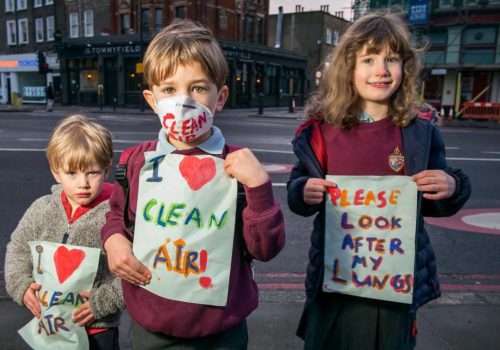 Kirli havaya karşı çocuklara maske önerisi