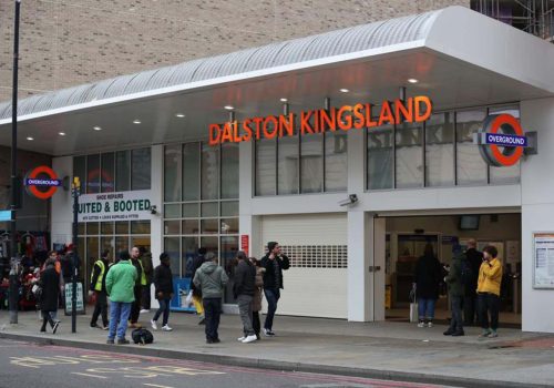 Dalston, Kingsland Road’da kafasından bıçaklandı
