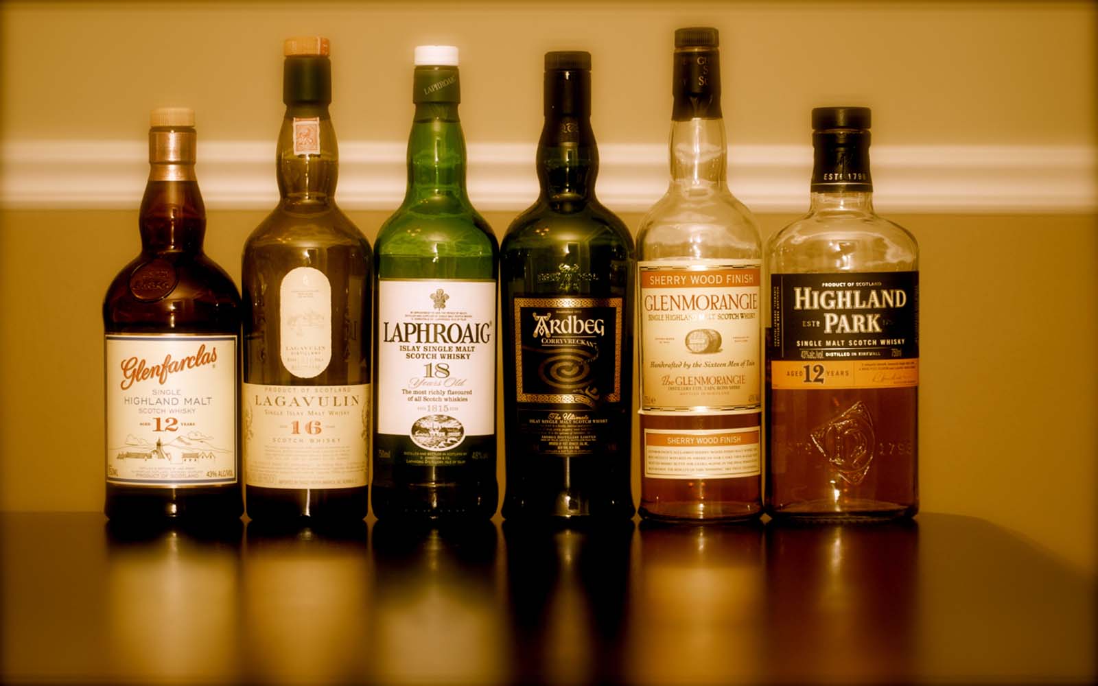 Односолодовый виски разница. Виски Scotch Шотландия. Торфяной односолодовый ирландский виски. Дымный виски. Торфяной виски марки.