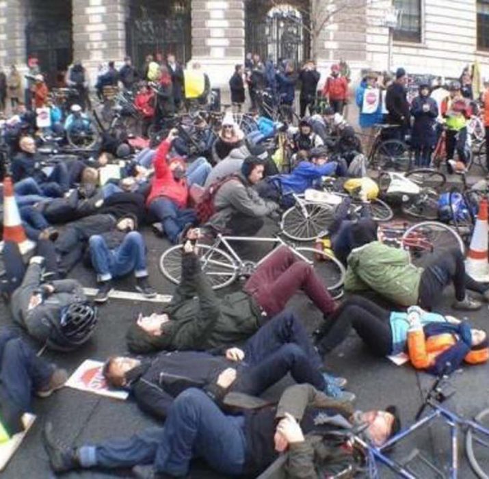 Bisikletli ve yaya ölümleri protesto edildi