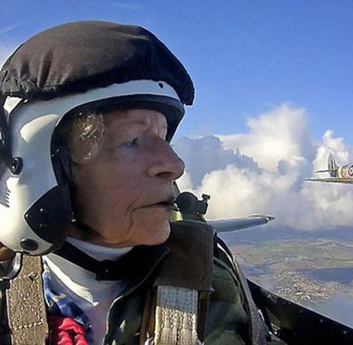 II. Dünya Savaşı pilotu 100 yaşında savaş uçağıyla uçtu
