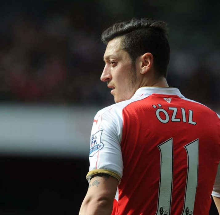 Mesut Özil, Arsenal’dan ayrılık sinyali verdi