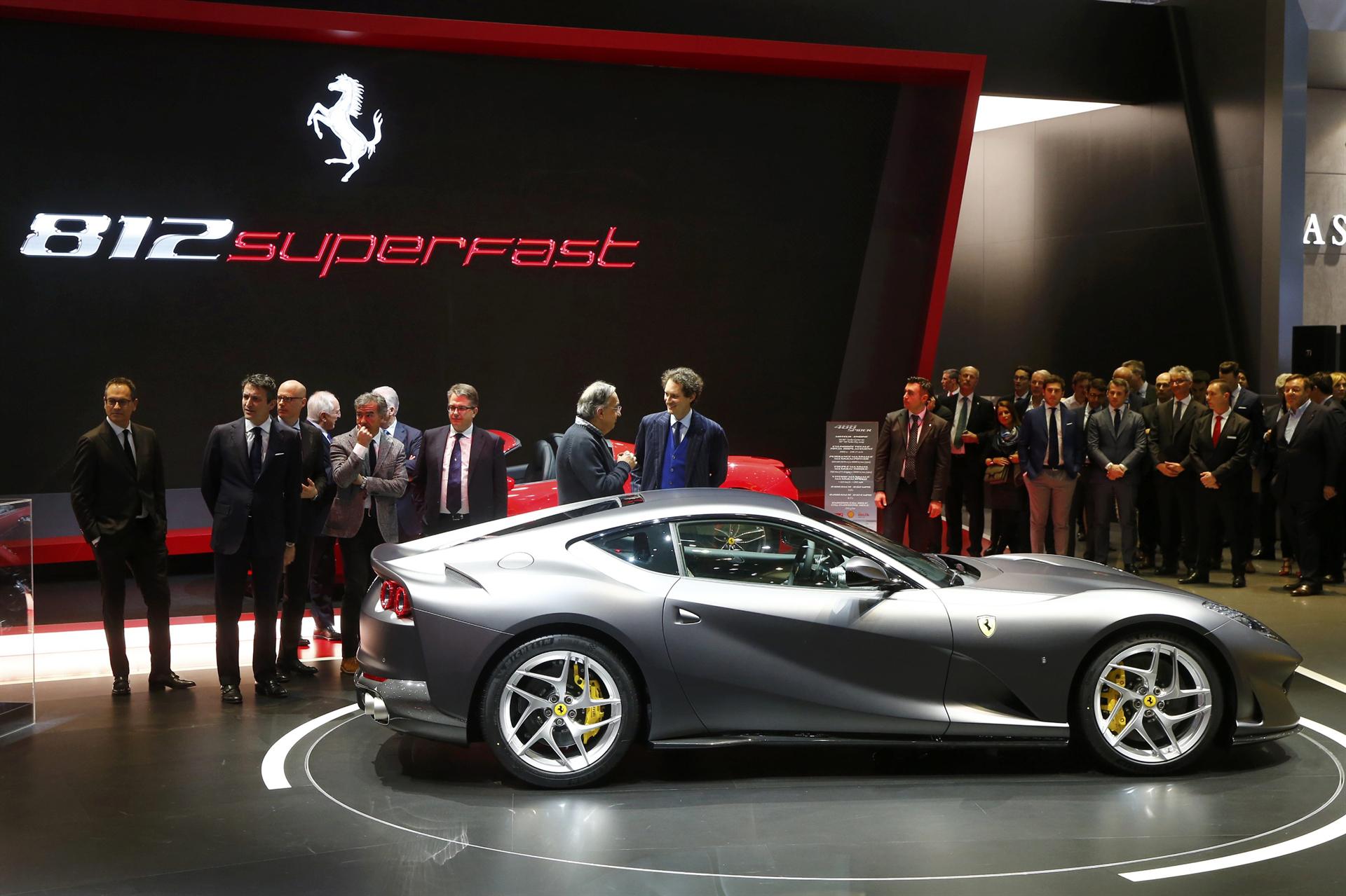 Представлена новая. Феррари Суперфаст в Москве. Ferrari lusso сравнение с 812 Superfast. Какие машины были представлены на Женевском автосалоне в 2008 году.