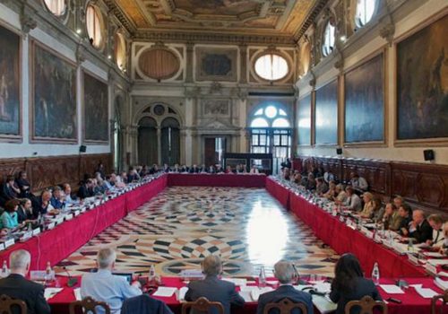 Venedik Komisyonu ‘tek adam rejimi’ne karşı uyardı