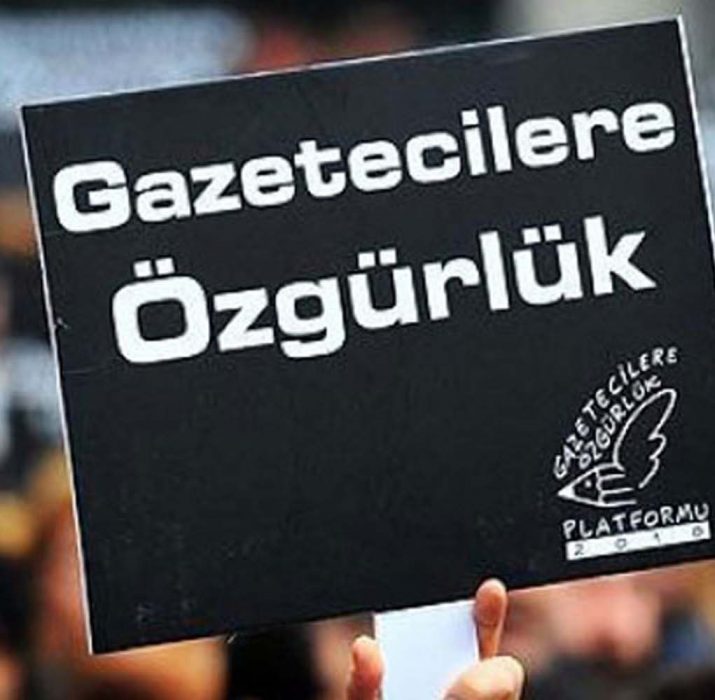 Türkiye’de tutuklu gazeteciler tecrit ve belirsizlikle karşı karşıya