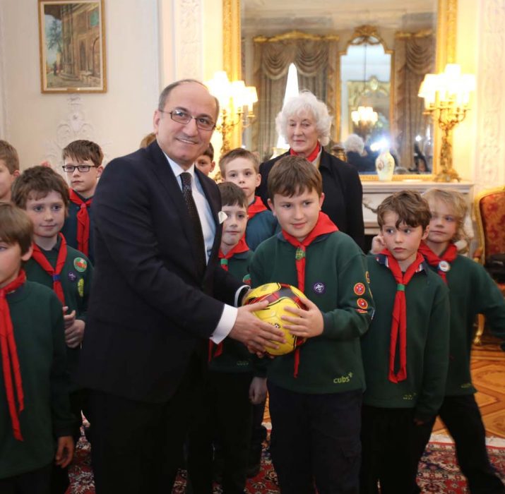 English Scouts with big hearts by helping Syrian children