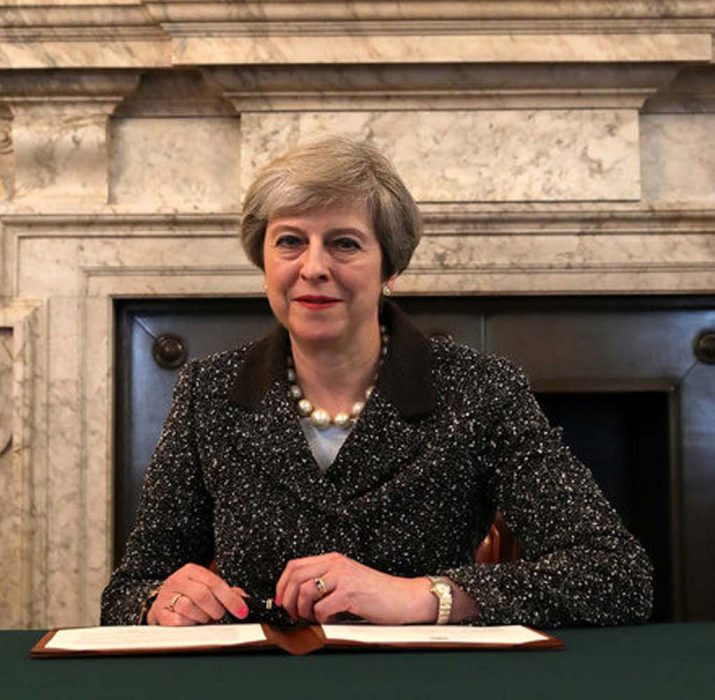 İngiltere başbakanı ‘Brexit’ mektubunu imzaladı