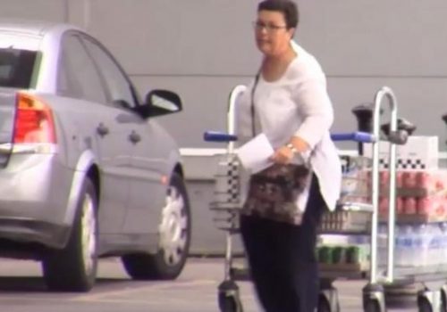Devleti 150 bin pound dolandıran kadına hapis (VIDEO)