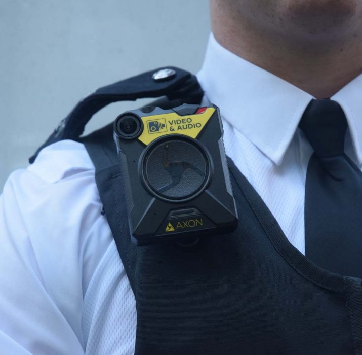 Hackney polisinde kameralı üniforma dönemi