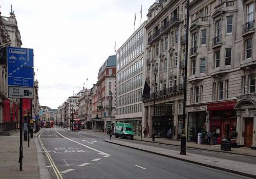 Londra sokakları bomboş kaldı