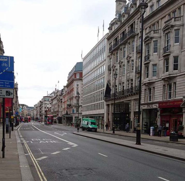 Londra sokakları bomboş kaldı