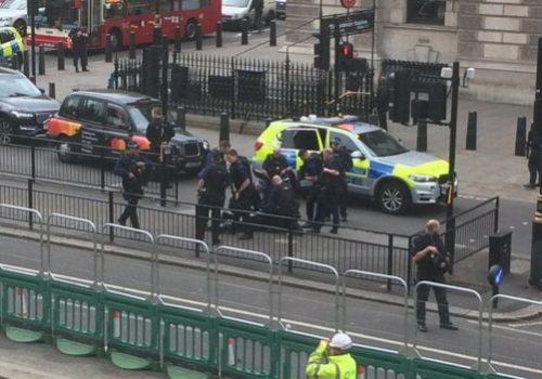 Londra alarma geçti… Başbakanlık yolu kapatıldı