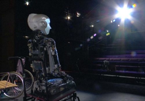 Robotlar şimdi de tiyatroda oyuncu oldu