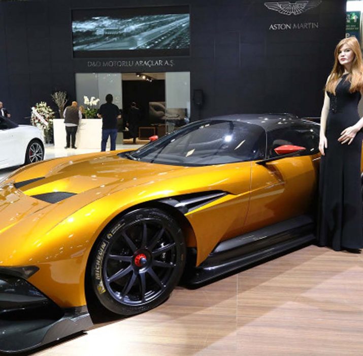İngiliz efsanesi Aston Martin’in Vulcan modeli İzmir’de