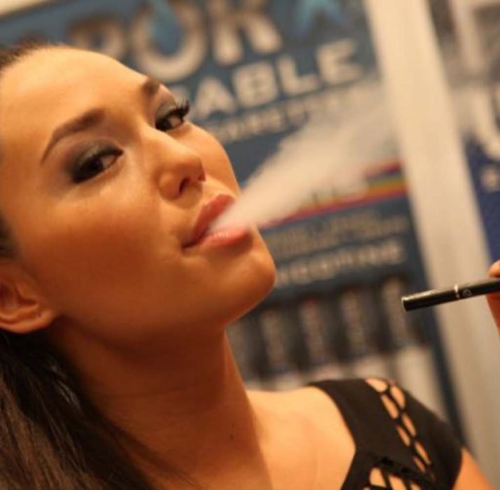 ‘İngiltere’de e-sigara içenlerin çoğu tütünü bıraktı’