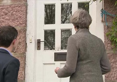 İngiltere Başbakanı 6 kez kapıda kaldı