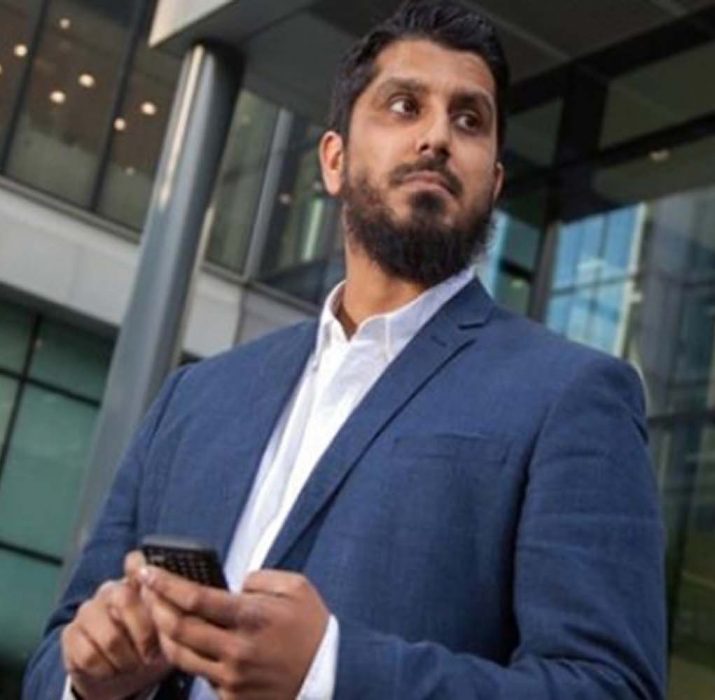 İngiltere’de Müslüman STK yöneticisine “Yekilileri Engelleme” suçlaması