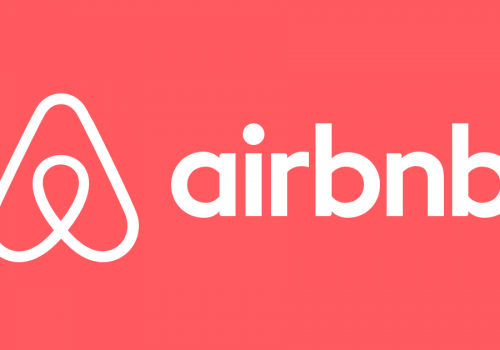 ‘Türk polisi, İngiliz turistleri Airbnb evinden şafak baskınıyla çıkardı’