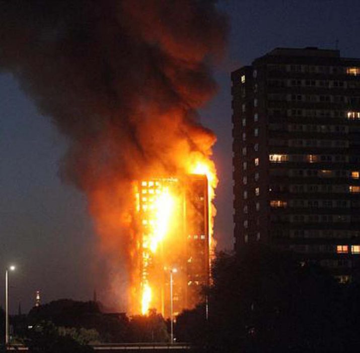 Londra’da 120 daireli binada yangın: Hayatını kaybedenler var