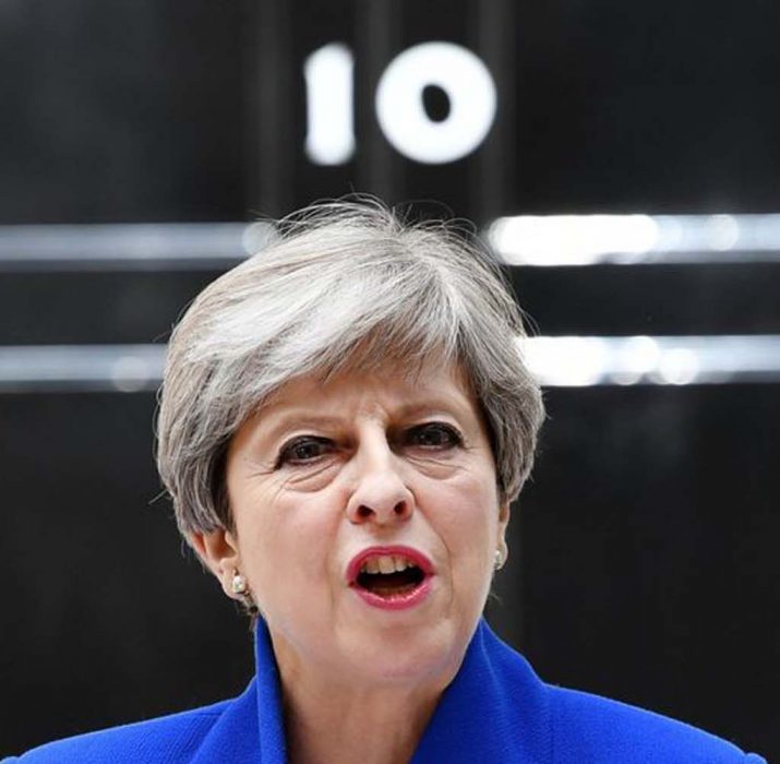 İngiltere Başbakanı May yeni hükümeti kuruyor