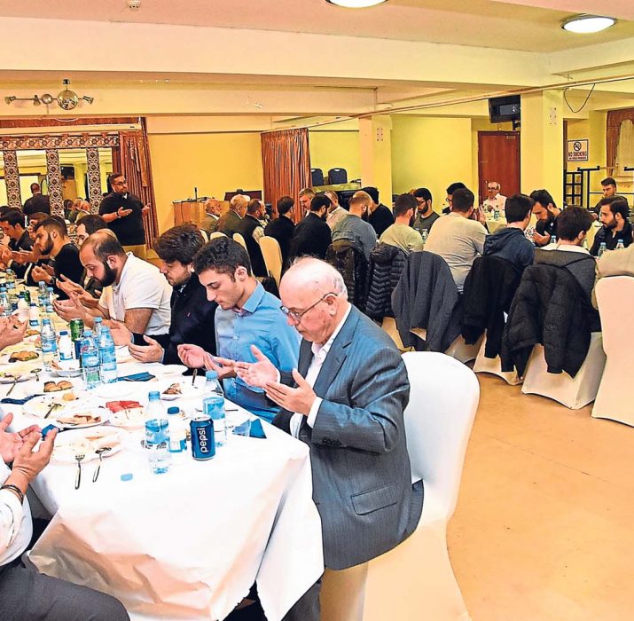 Aziziye Mosque throws Iftar for Turkish students in UK