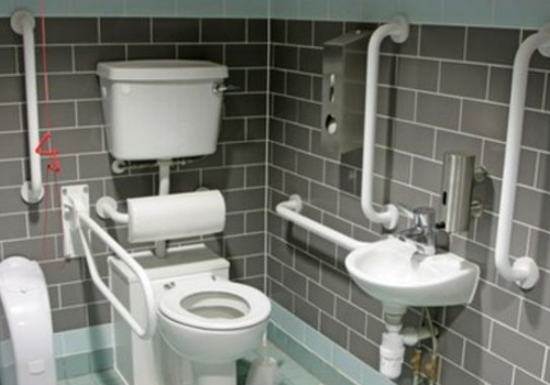 İngiltere’de halka açık tuvaletlerde gizli kamera şoku