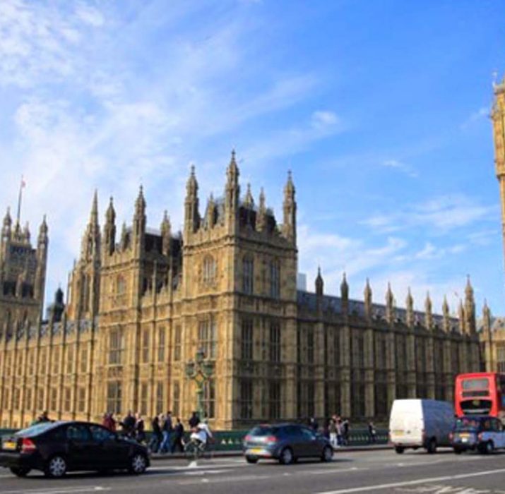 İngiltere Parlamentosu yangın alarmı nedeniyle tahliye edildi
