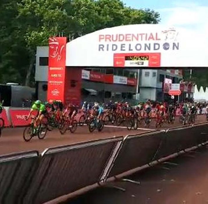 Londra Bisiklet Festivali’nde profesyoneller yarıştı