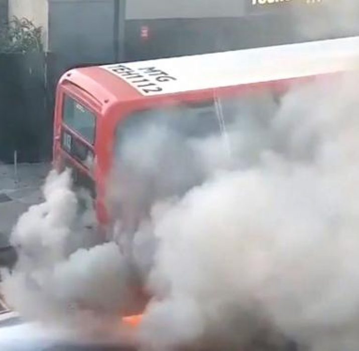 Camden’da otobüs yangını (VIDEO)