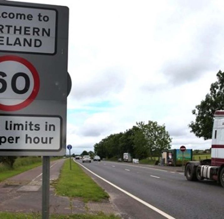 İngiltere, Kuzey İrlanda ve İrlanda arasında sınır kontrolü istemiyor