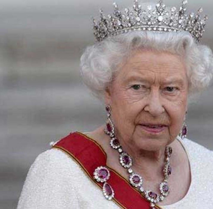 Kraliçe 2. Elizabeth tahtı bırakmıyor