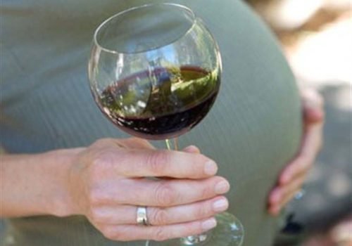 Hamilelikte düşük miktarda alkol alımı zararlı olmayabilir