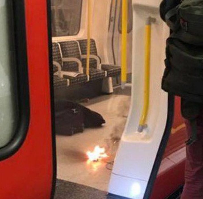 Metroda patlayan şarj aleti panik yarattı