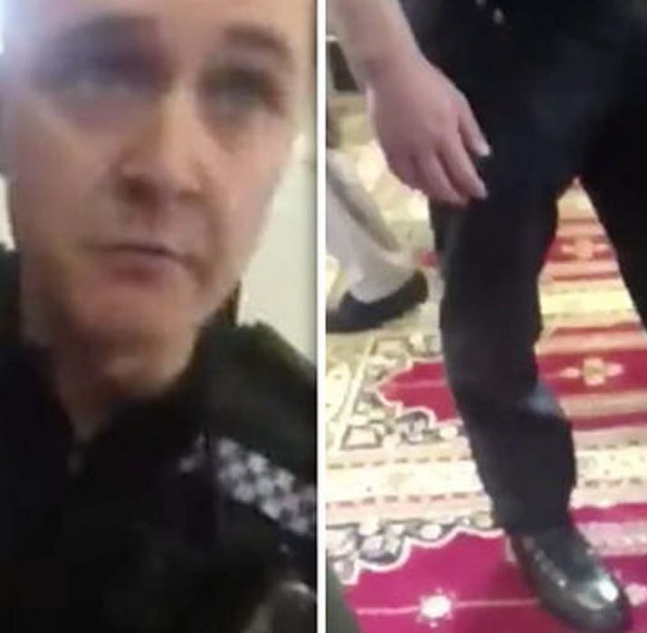 Camiye ayakkabıyla giren İngiliz polisine tepki