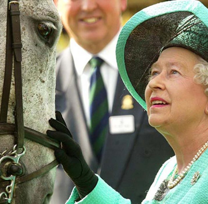 Kraliçe, at yarışlarından 7 milyon sterlin kazandı