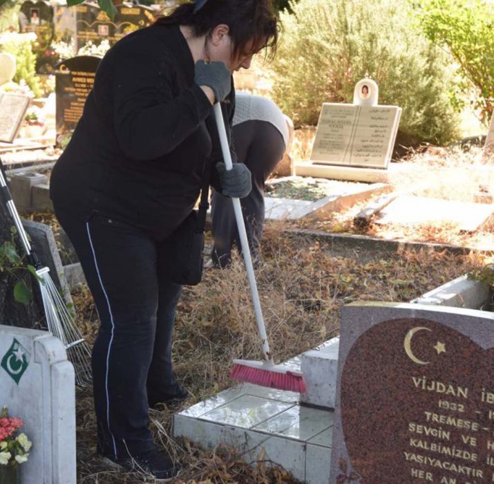 Türk mezarlığında skandal iddia
