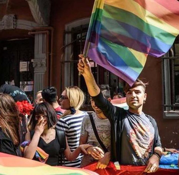 AKP, Türkiye’de LGBTİ hareketinin faaliyetlerini engellemeye çalışıyor