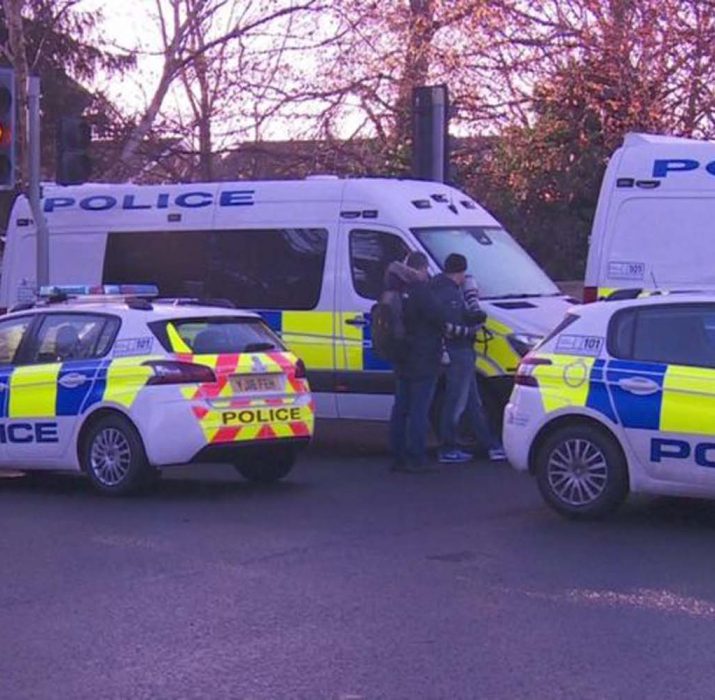 İngiltere’de çalıntı araba ağaca çarptı, 5 kişi öldü